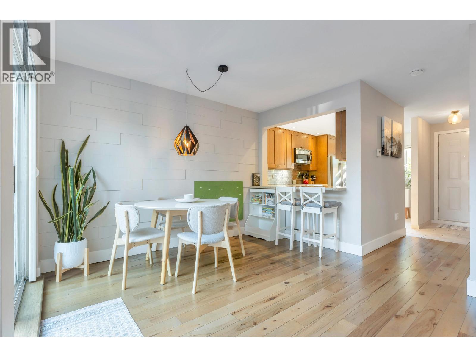 102 245 W 15th Street, North Vancouver, British Columbia  V7M 1S3 - Photo 8 - R3111123