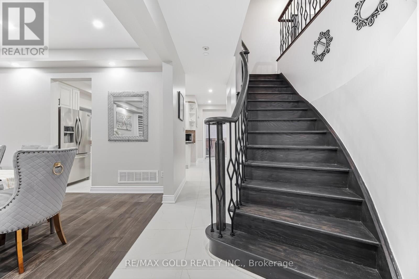 29 Laurentide Crescent, Brampton, Ontario  L6P 1Y3 - Photo 12 - W12997330