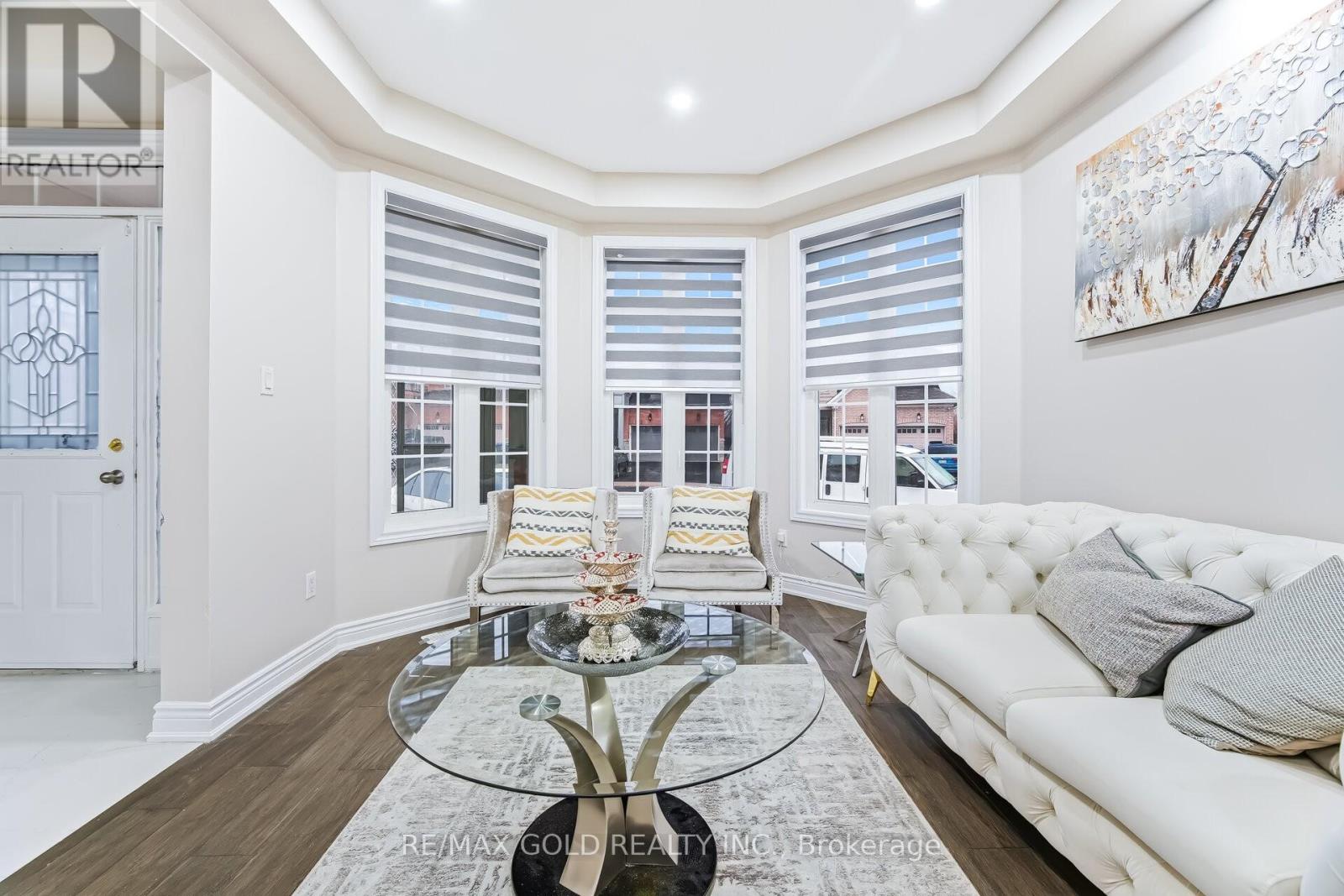 29 Laurentide Crescent, Brampton, Ontario  L6P 1Y3 - Photo 2 - W12997330