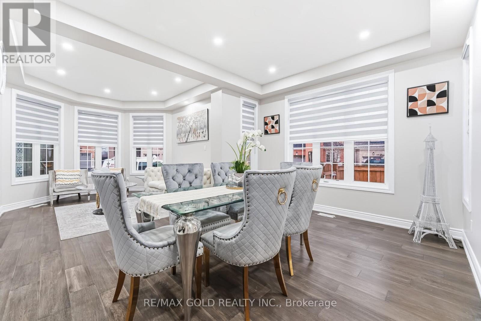 29 Laurentide Crescent, Brampton, Ontario  L6P 1Y3 - Photo 4 - W12997330