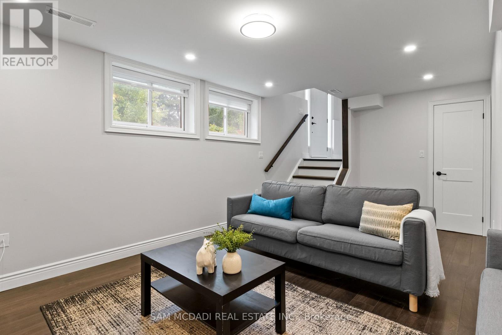 7209 Fayette Circle, Mississauga, Ontario  L5N 1Y5 - Photo 2 - W12997338