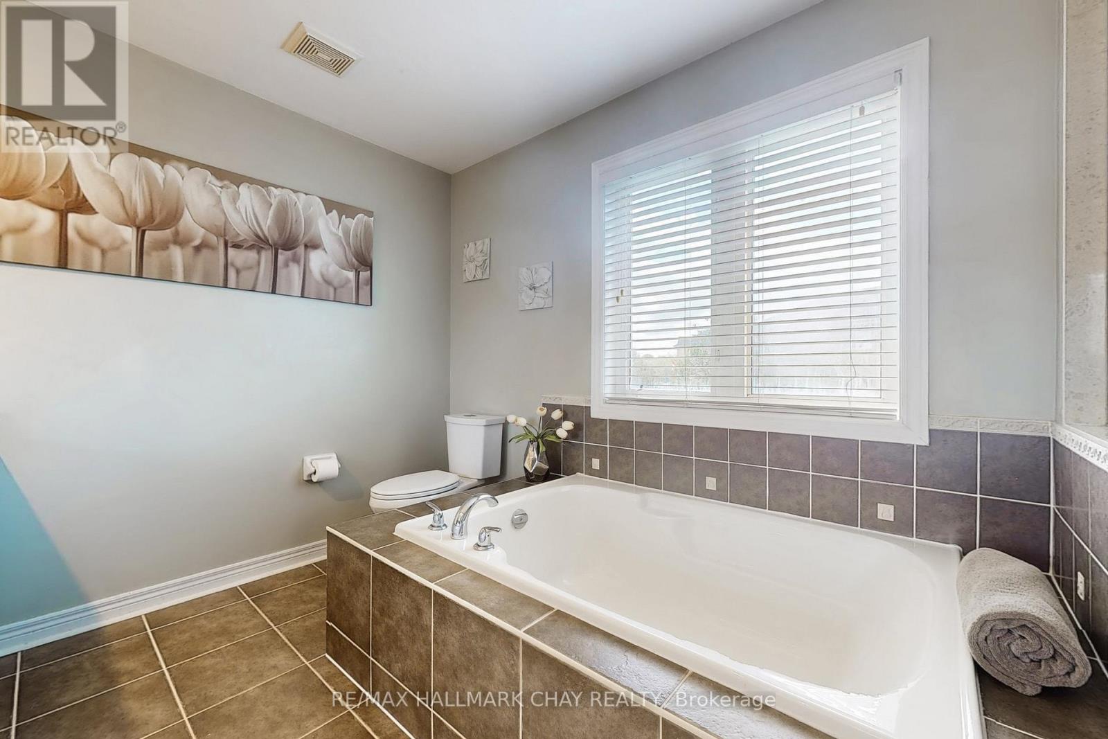 76 Cobblestone Court, Brampton, Ontario  L6R 2S4 - Photo 20 - W12997374