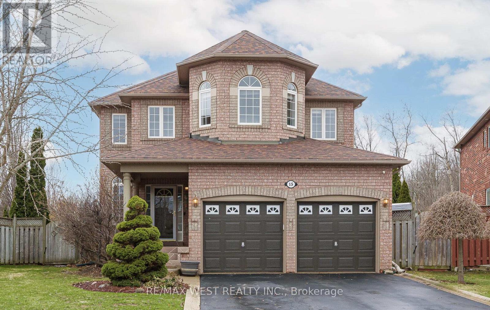 15 Virginia Drive Sw, Brampton, Ontario  L7A 2E6 - Photo 2 - W12997424