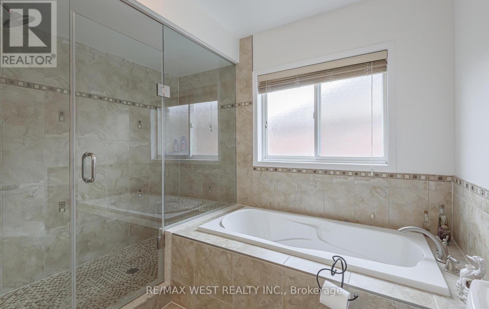 15 Virginia Drive Sw, Brampton, Ontario  L7A 2E6 - Photo 25 - W12997424