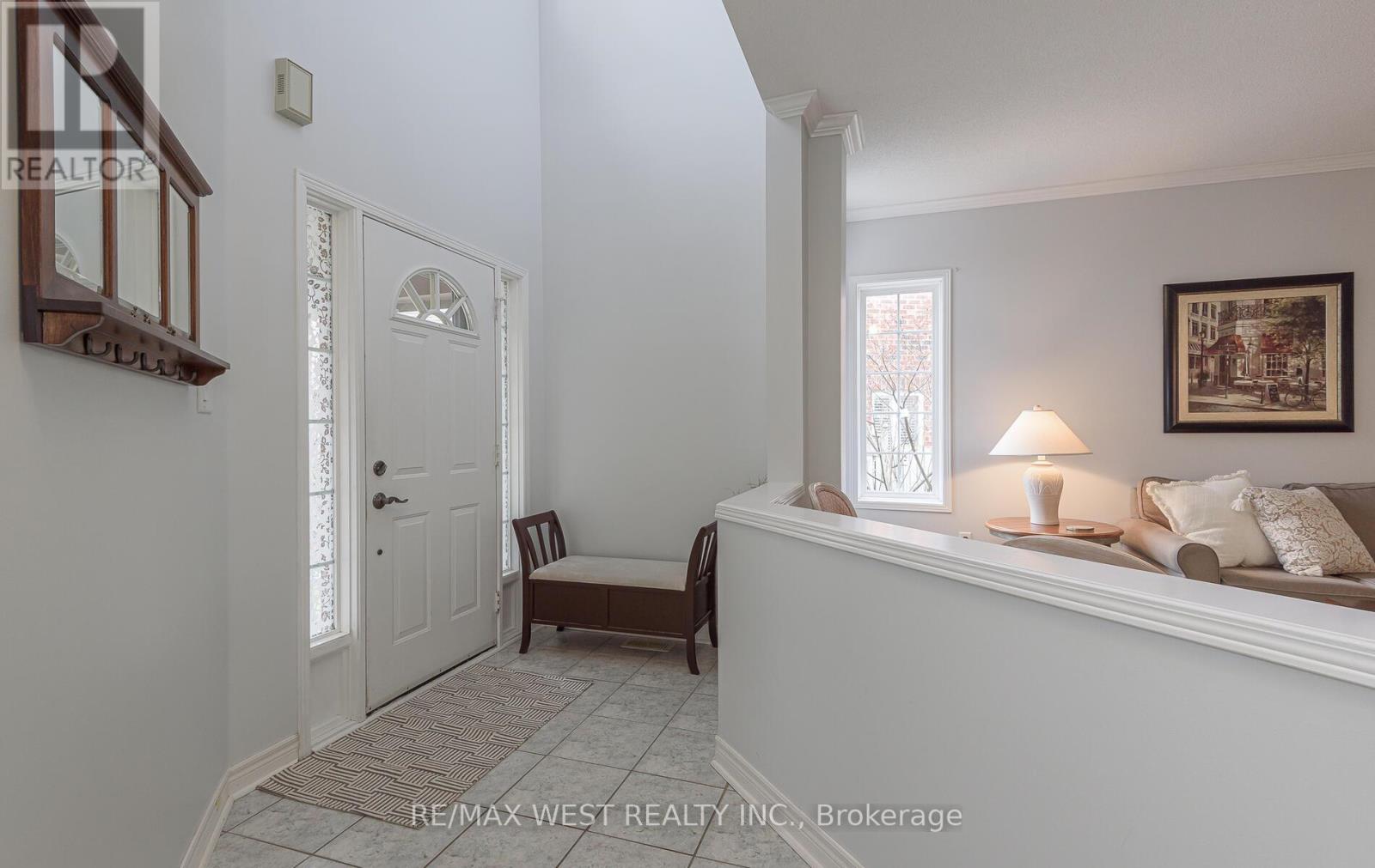 15 Virginia Drive Sw, Brampton, Ontario  L7A 2E6 - Photo 4 - W12997424