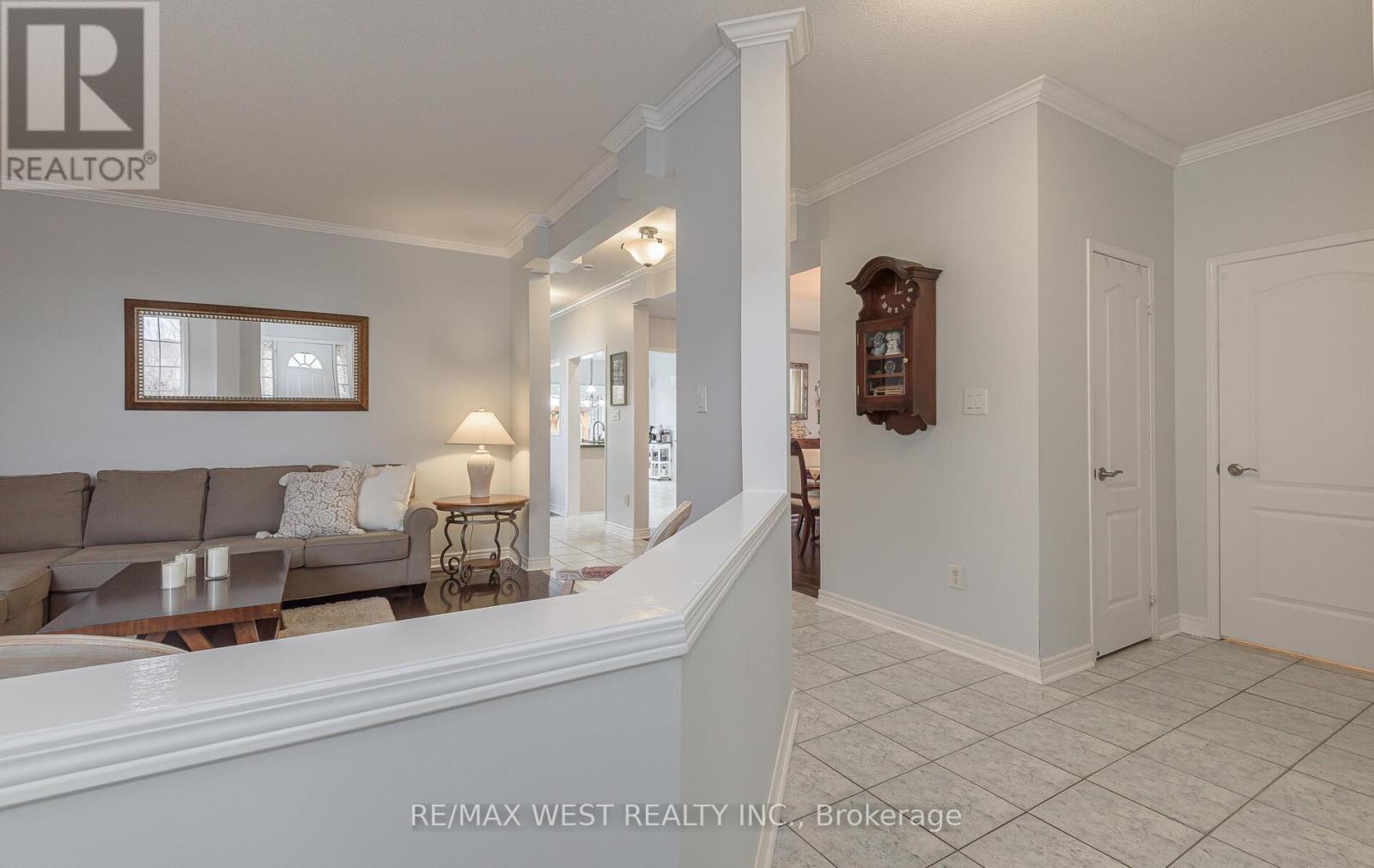 15 Virginia Drive Sw, Brampton, Ontario  L7A 2E6 - Photo 5 - W12997424