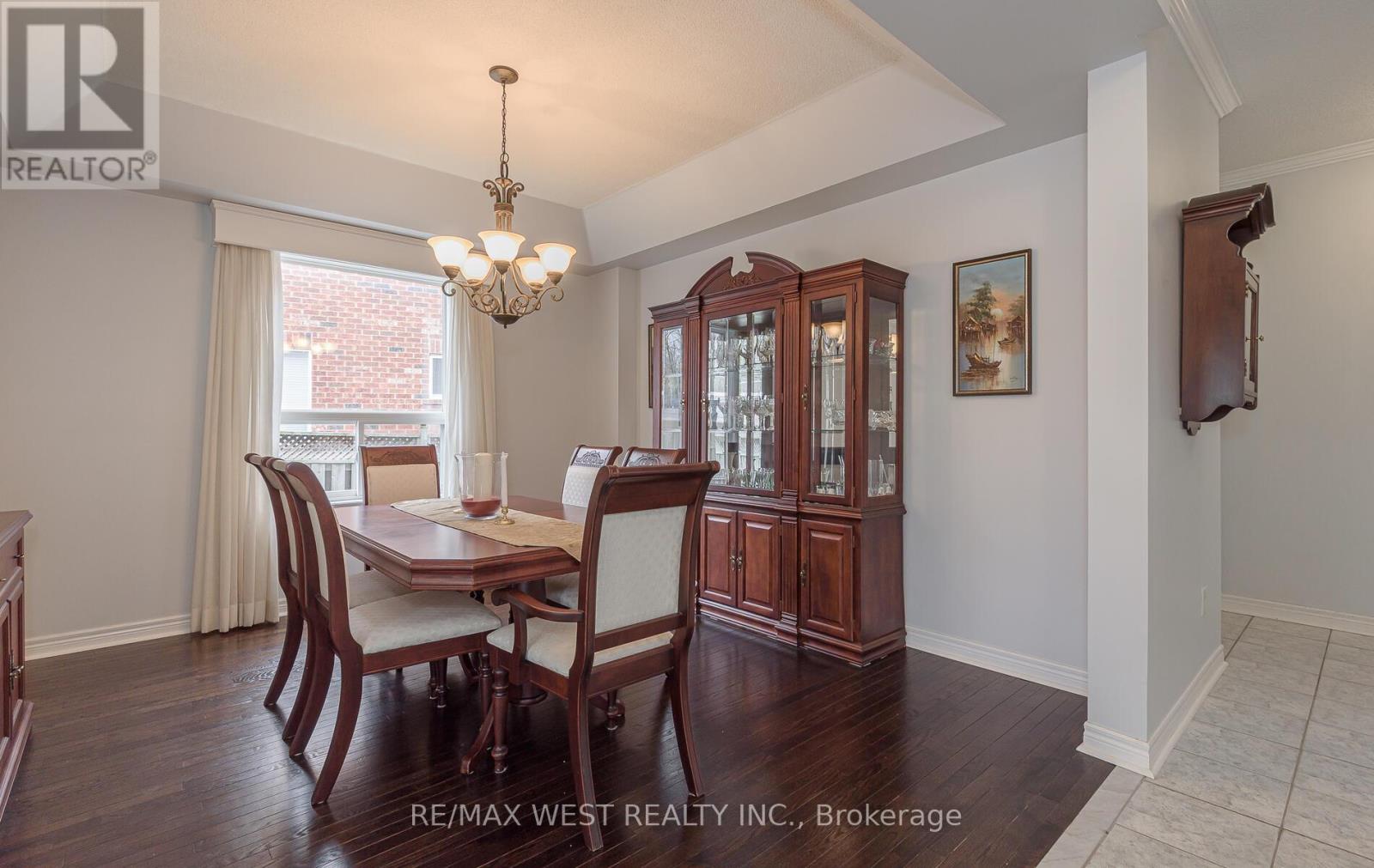 15 Virginia Drive Sw, Brampton, Ontario  L7A 2E6 - Photo 7 - W12997424