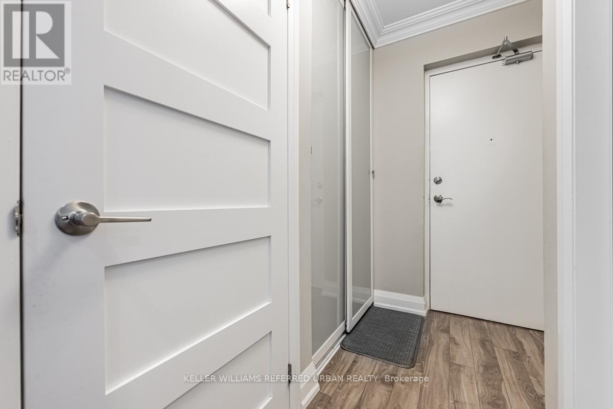 1007 - 3025 Queen Frederica Drive, Mississauga, Ontario  L4Y 3A1 - Photo 5 - W12997432