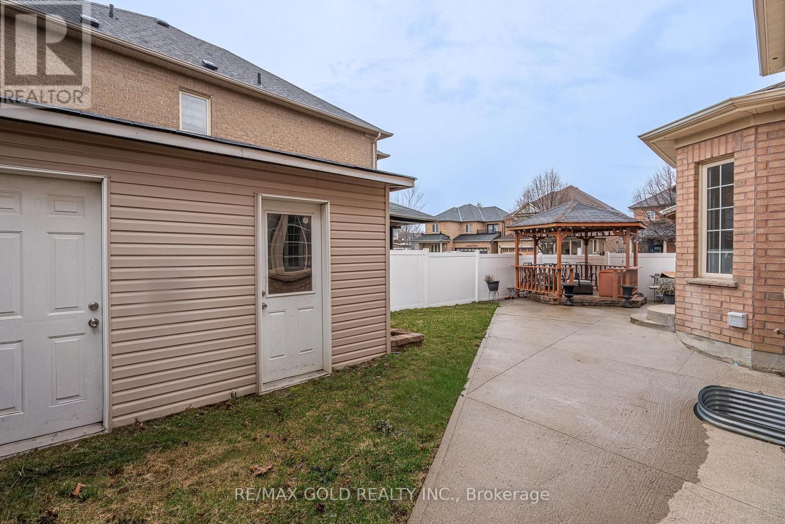 46 Egypt Drive, Brampton, Ontario  L6R 2T9 - Photo 37 - W12986896