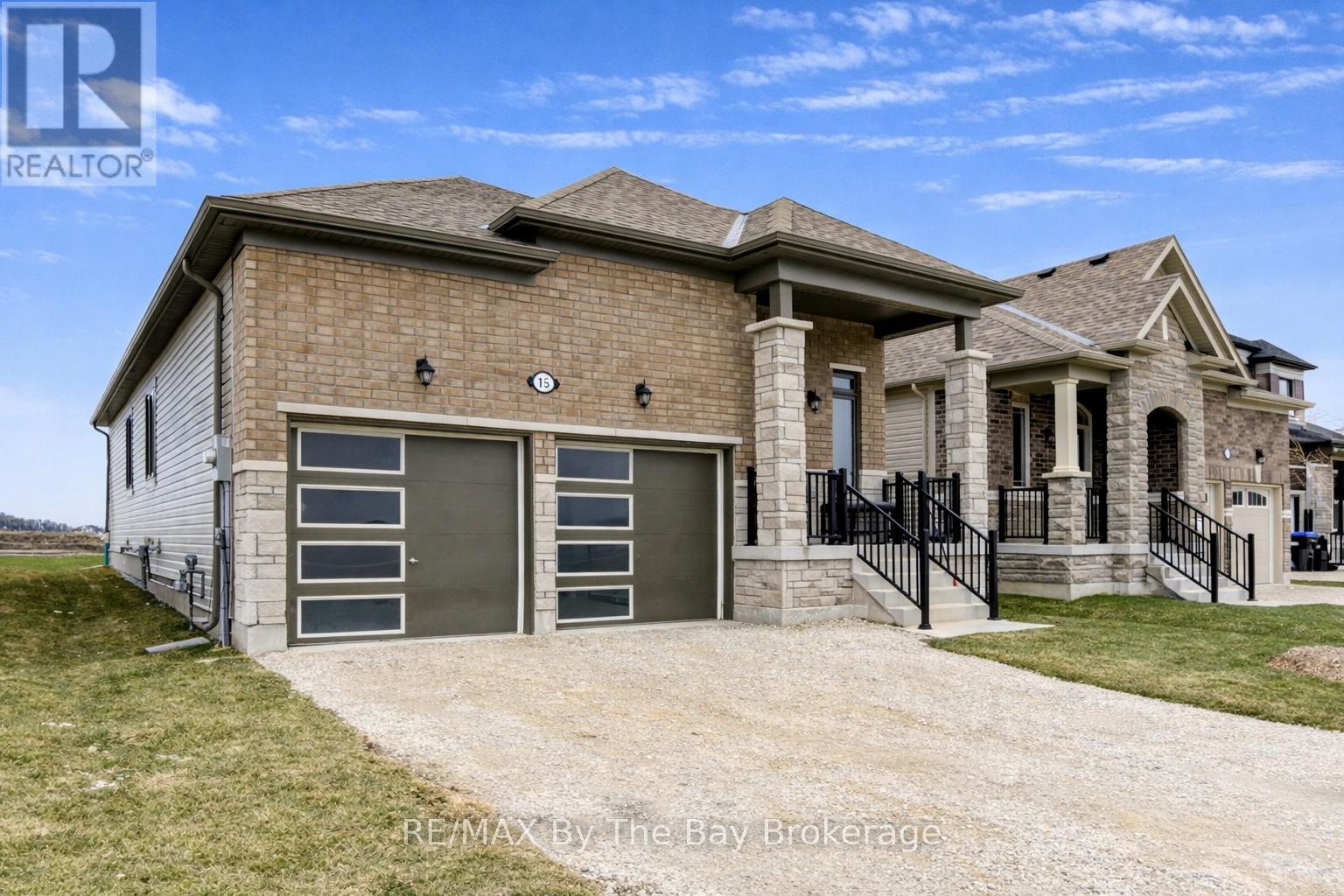 15 Union Boulevard, Clearview, Ontario  L9Z 0M6 - Photo 1 - S12997482