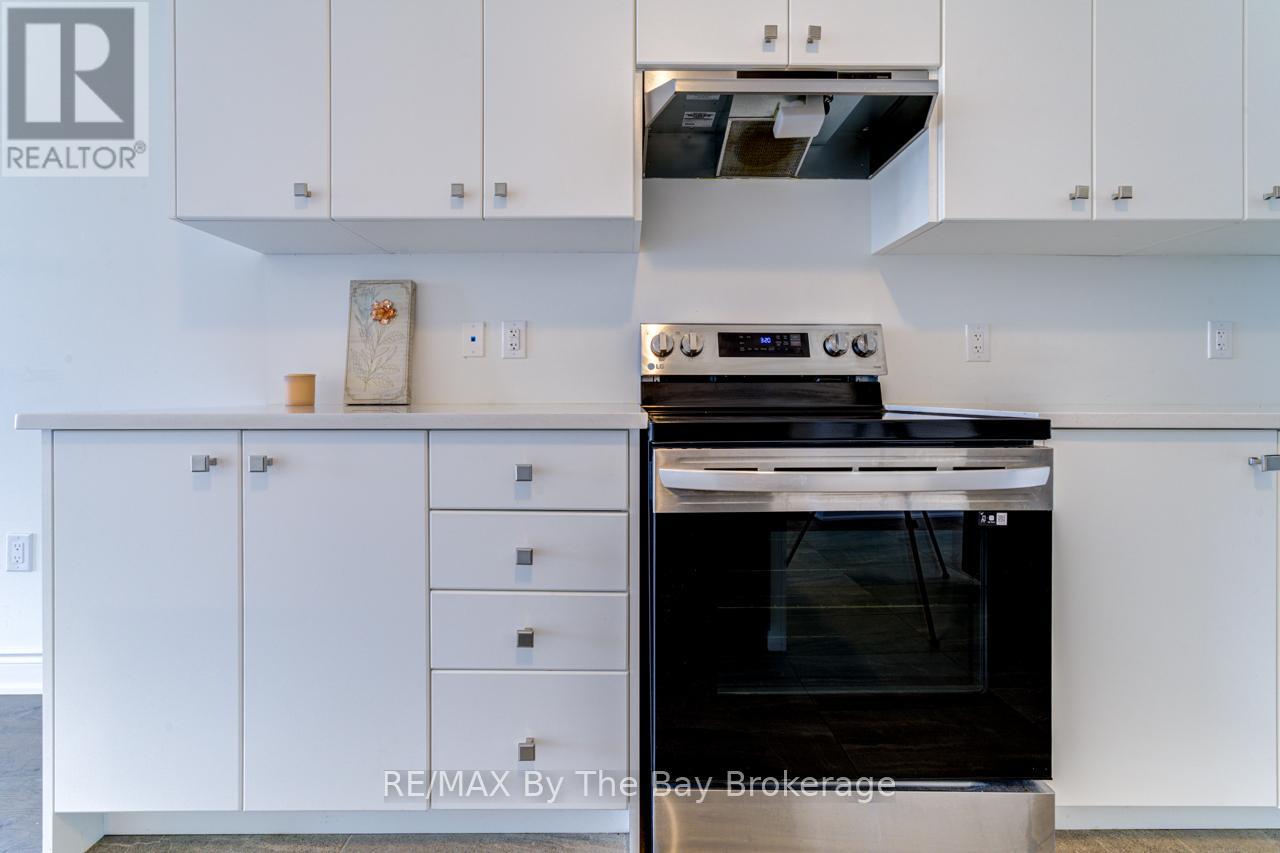 15 Union Boulevard, Clearview, Ontario  L9Z 0M6 - Photo 7 - S12997482