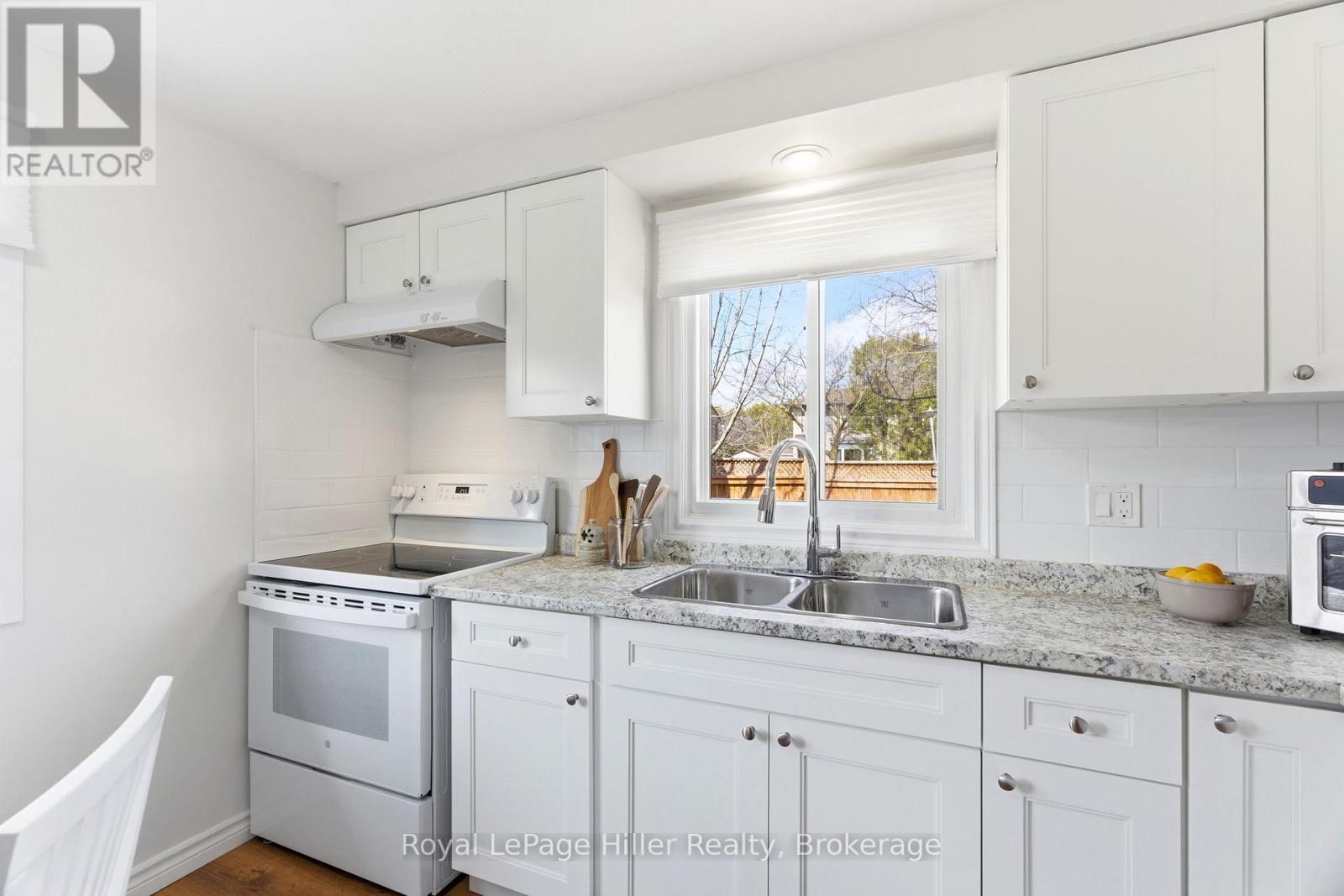 46 Avonwood Drive, Stratford, Ontario N4Z 1B4 - Photo 14 - X12994262