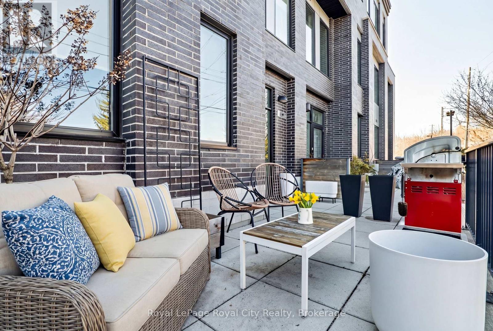 #at3 - 53 Arthur Street S, Guelph, Ontario  N1E 5K4 - Photo 3 - X12997484