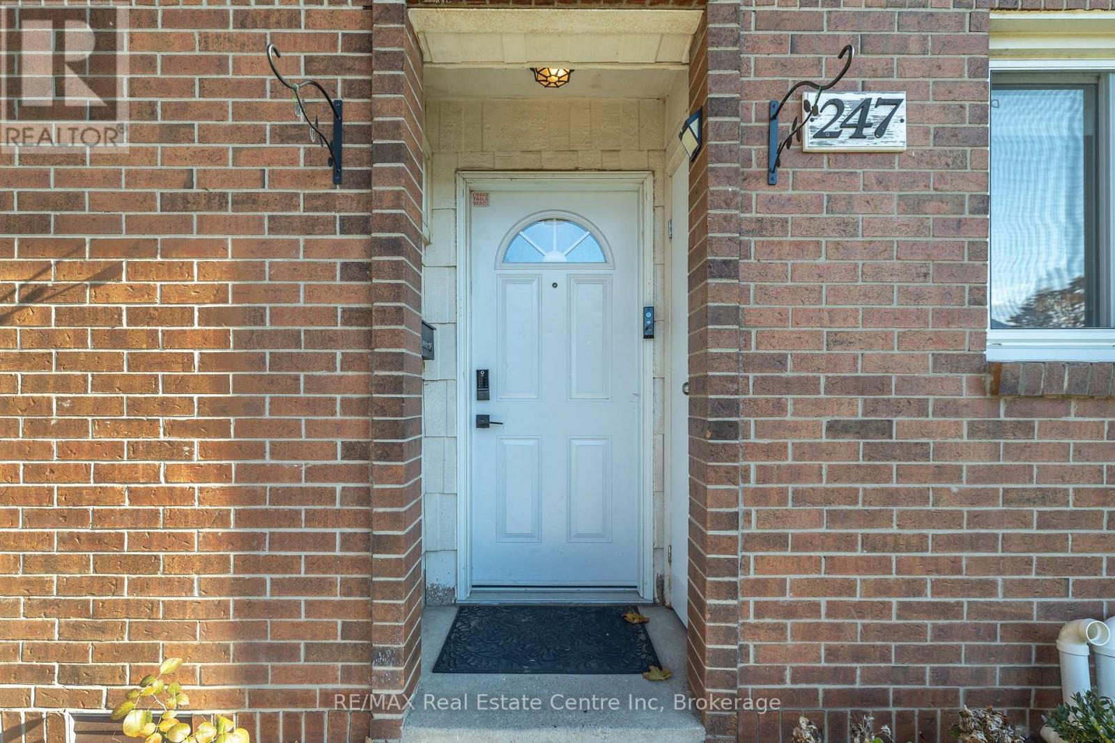 247 - 31 Greengate Road, Guelph, Ontario  N1H 6R3 - Photo 2 - X12997670
