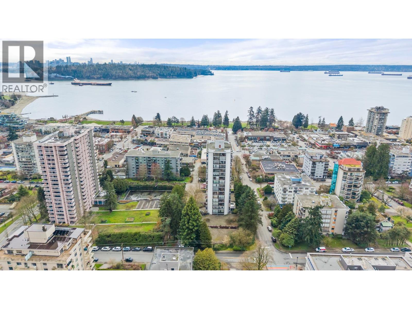 704 650 16TH STREET, West Vancouver, British Columbia