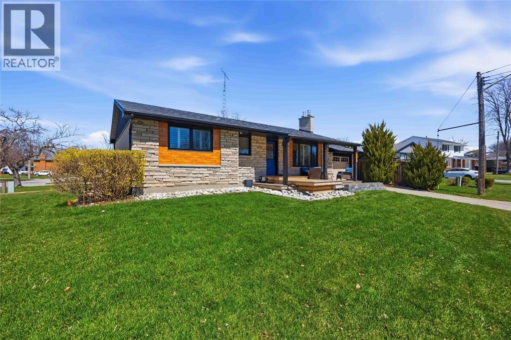 1235 Severin Drive South, Sarnia photo 2