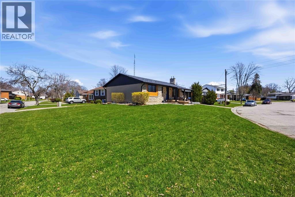 1235 Severin Drive South, Sarnia photo 4