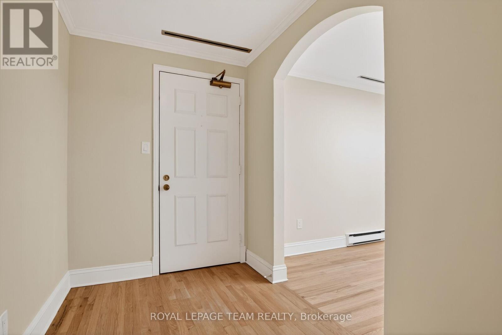 9 - 160 Bruyere Street, Ottawa, Ontario K1N 5E1 - Photo 3 - X12997472