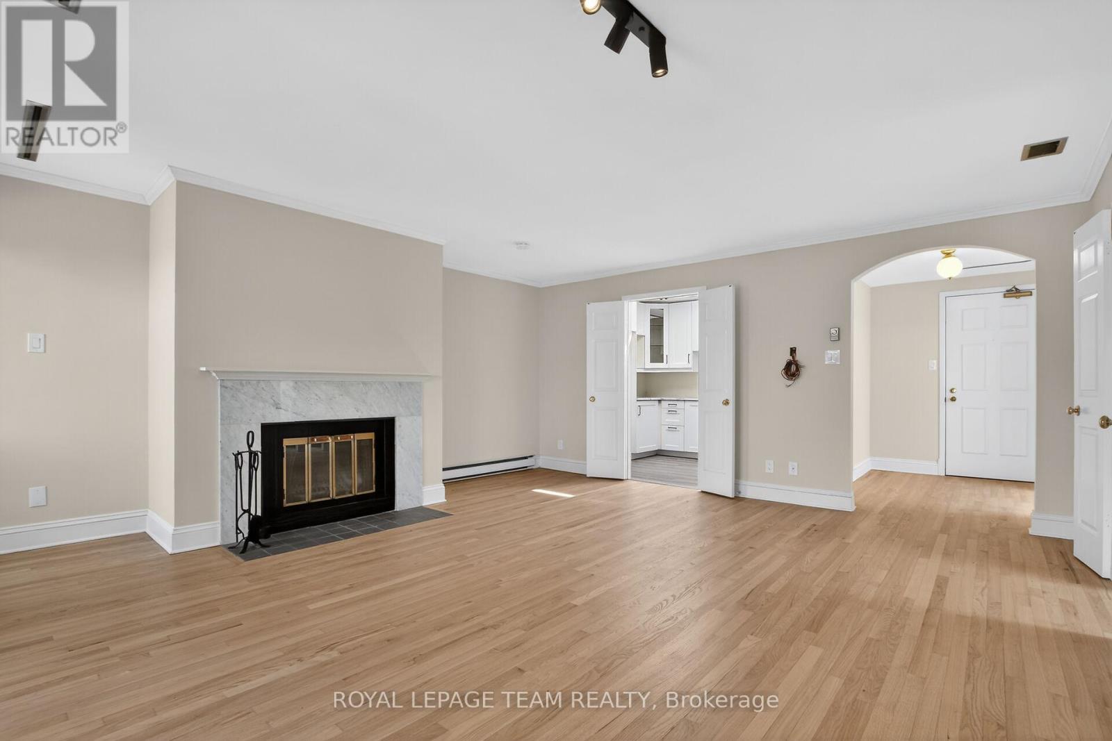 9 - 160 Bruyere Street, Ottawa, Ontario K1N 5E1 - Photo 8 - X12997472