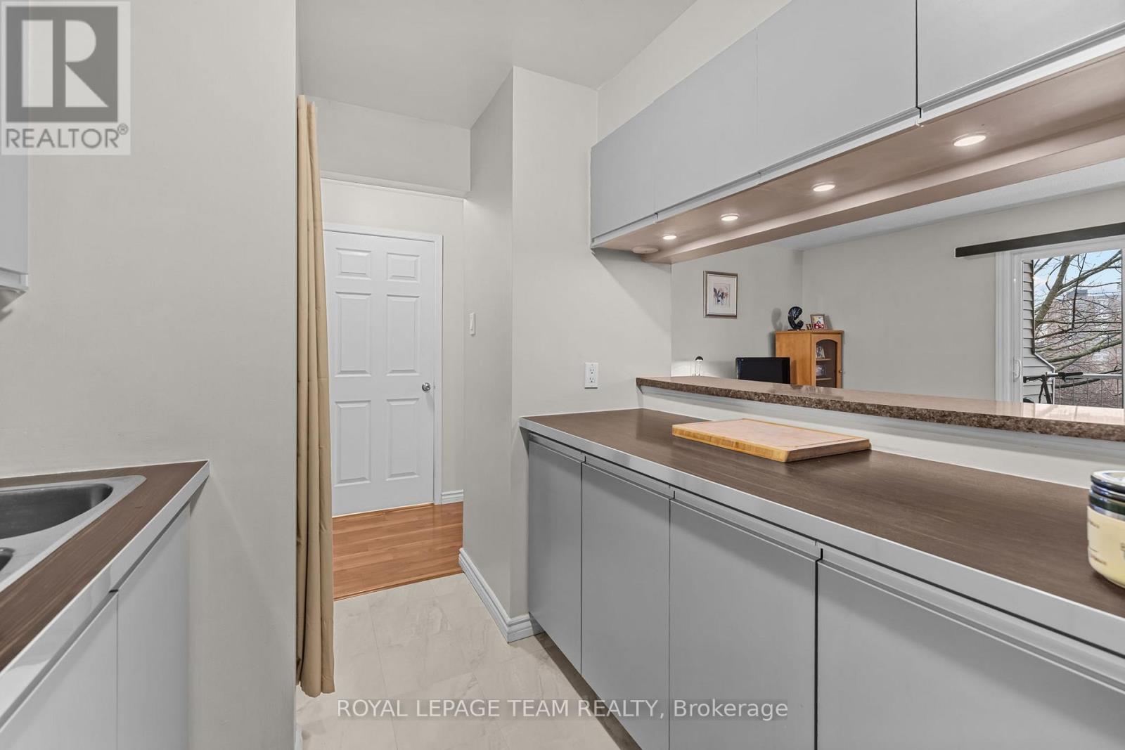 214 - 270 Brittany Drive, Ottawa, Ontario  K1K 4M3 - Photo 11 - X12997578