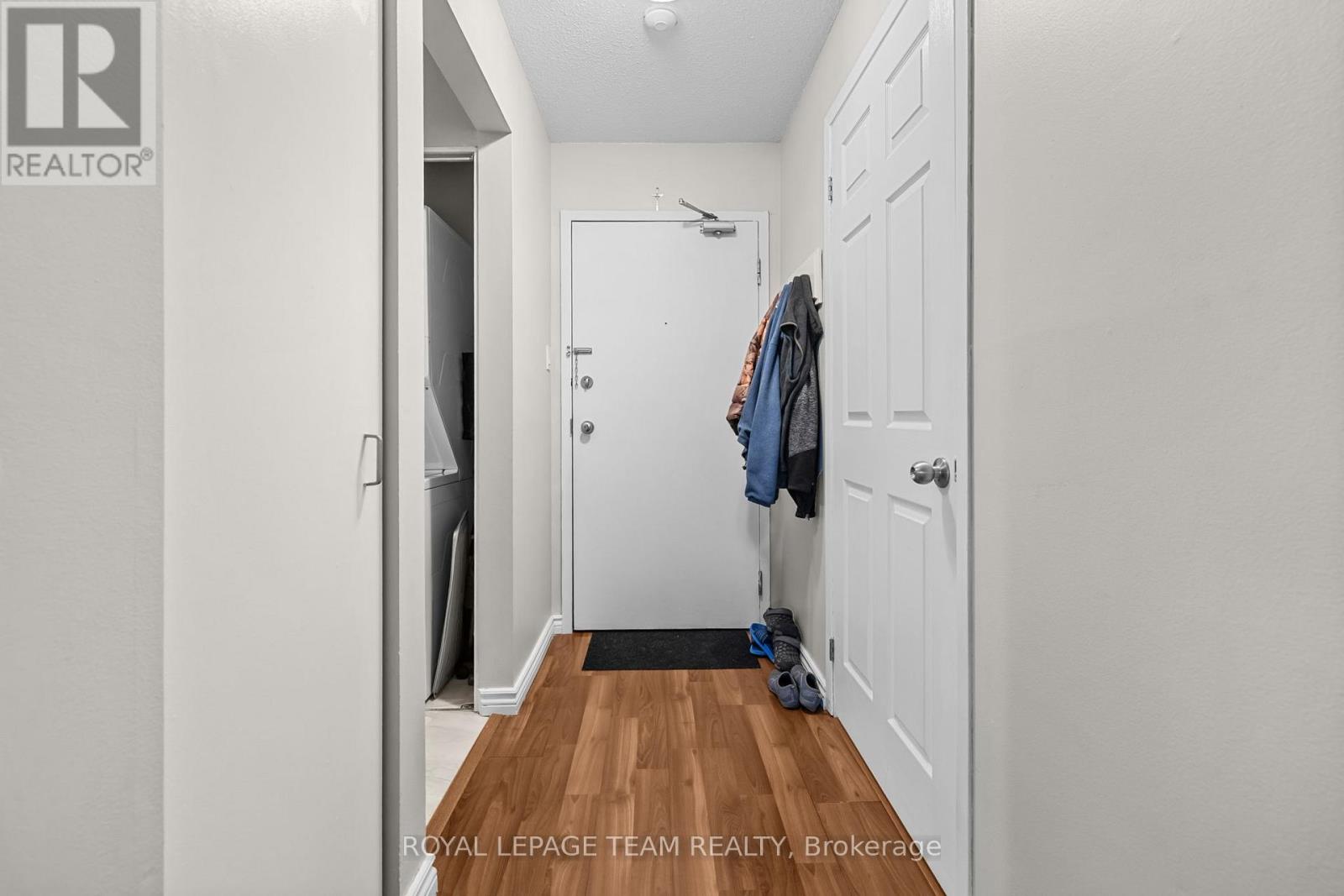 214 - 270 Brittany Drive, Ottawa, Ontario  K1K 4M3 - Photo 3 - X12997578