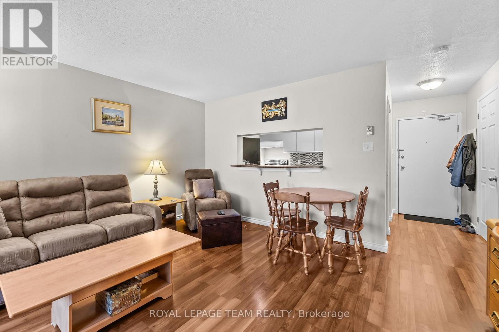 214 - 270 Brittany Drive, Ottawa, Ontario  K1K 4M3 - Photo 5 - X12997578