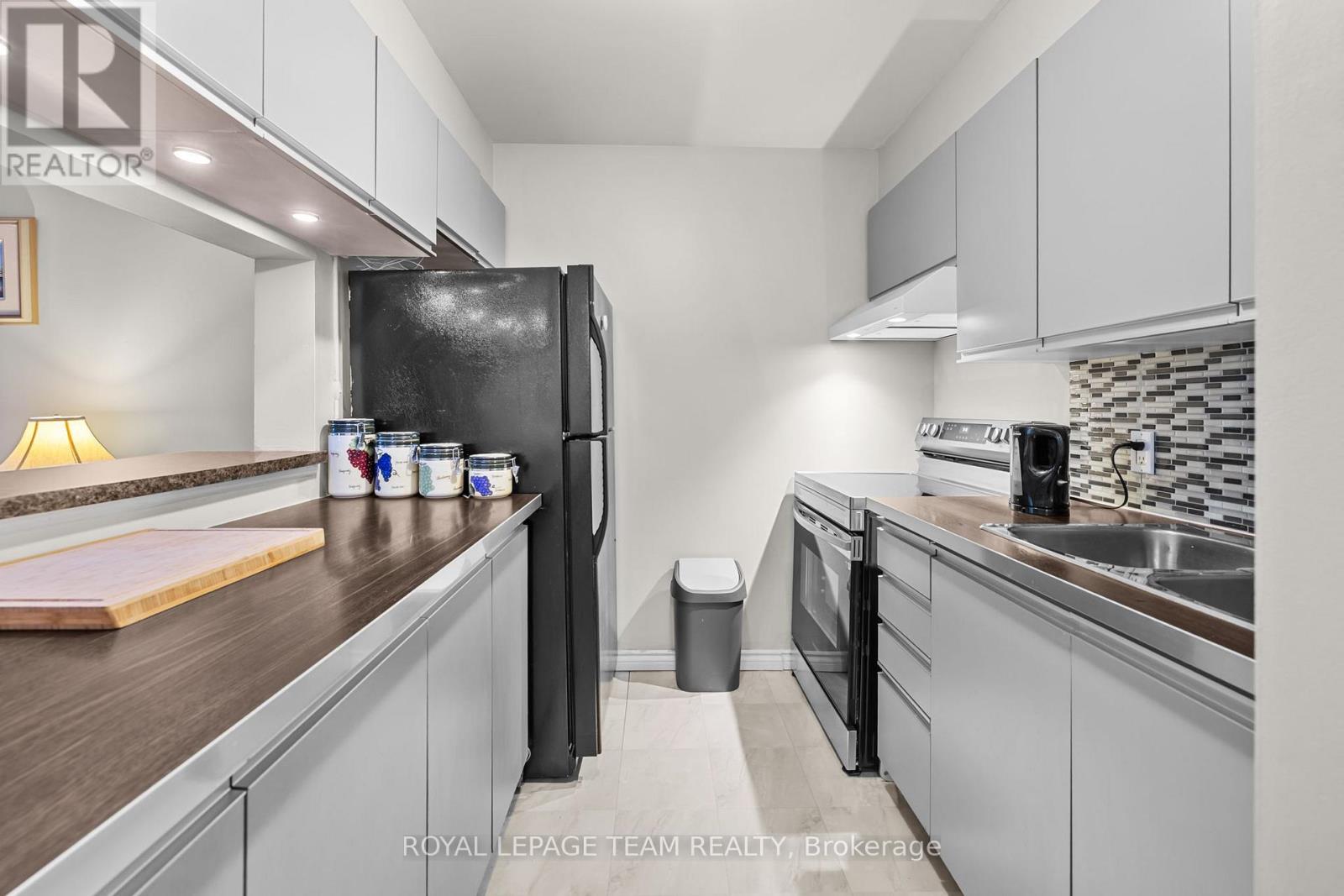 214 - 270 Brittany Drive, Ottawa, Ontario  K1K 4M3 - Photo 9 - X12997578