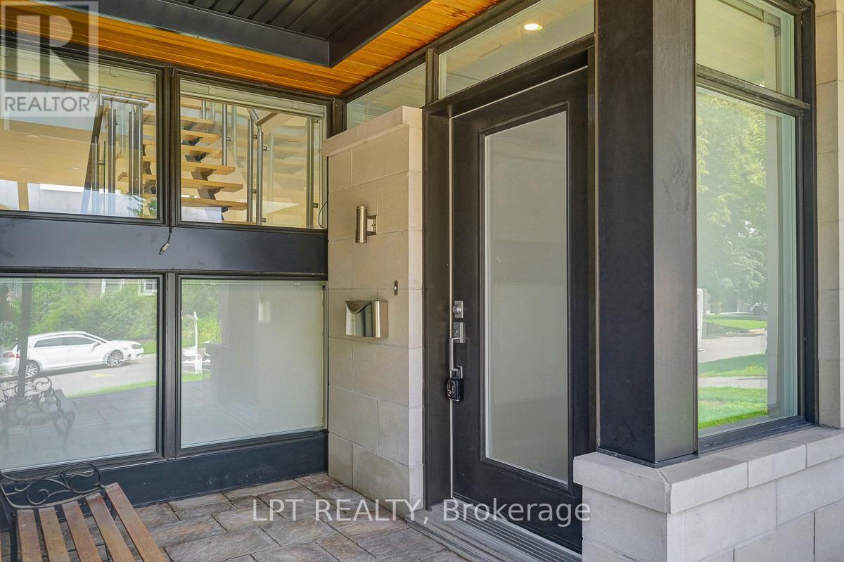 298 Crestview Road, Ottawa, Ontario K1H 5G6 - Photo 4 - X12997710