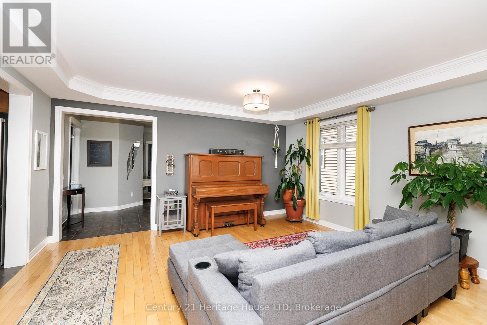 263 Empress Avenue, Welland, Ontario  L3B 0A5 - Photo 3 - X12997634