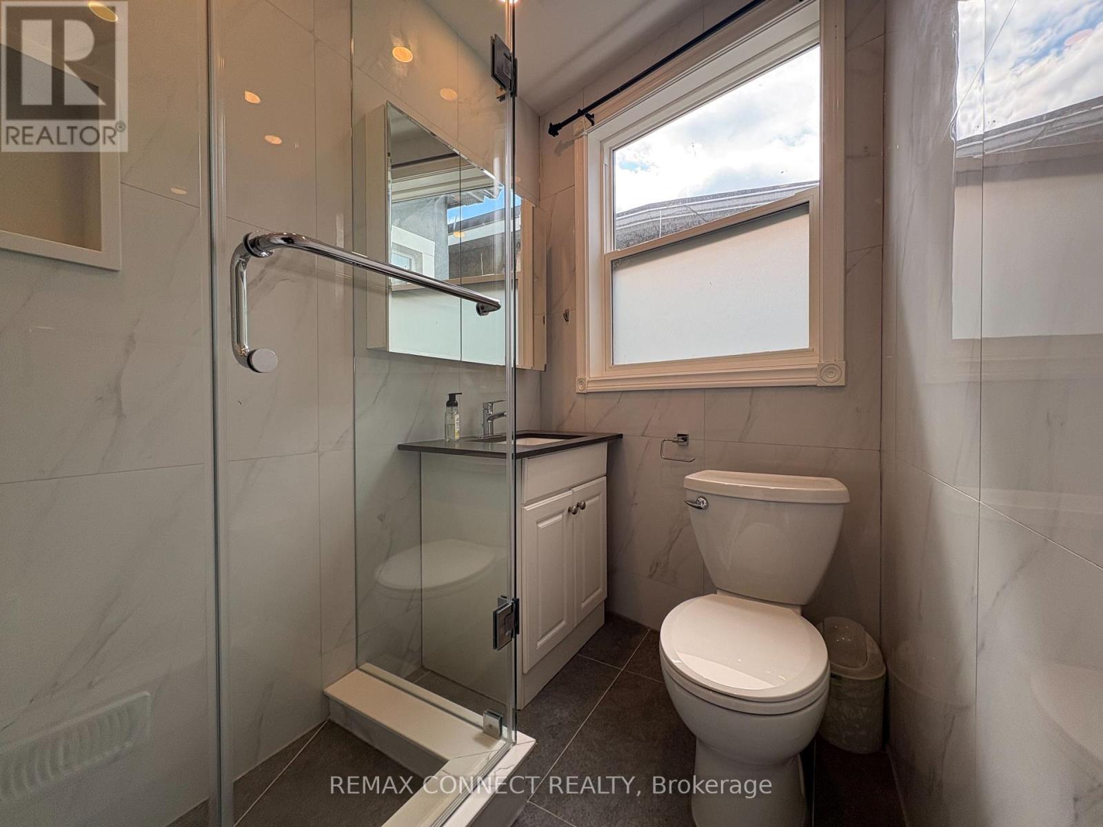 Upper - 847 Pape Avenue, Toronto, Ontario  M4K 3T7 - Photo 11 - E12968914