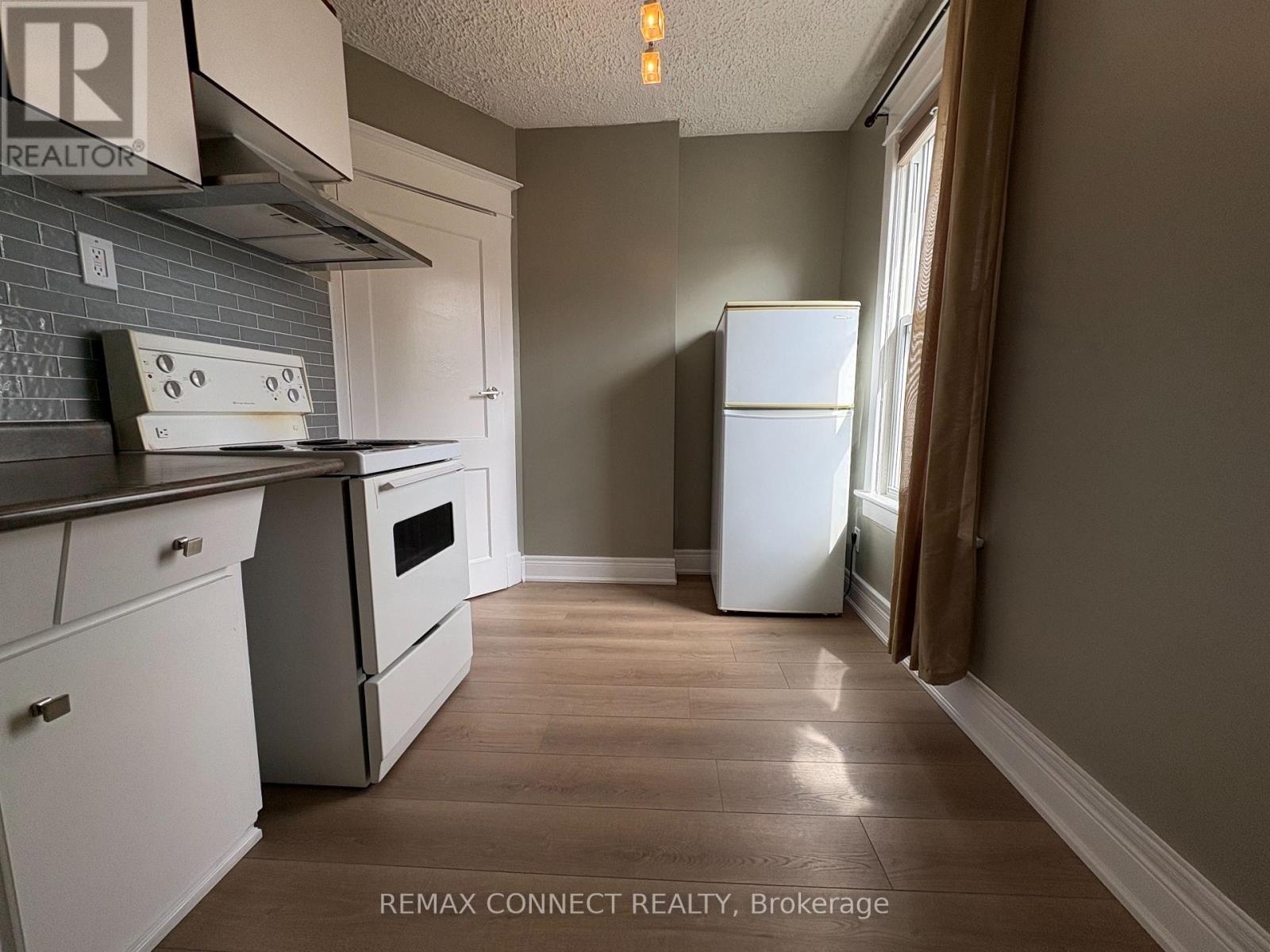 Upper - 847 Pape Avenue, Toronto, Ontario  M4K 3T7 - Photo 15 - E12968914