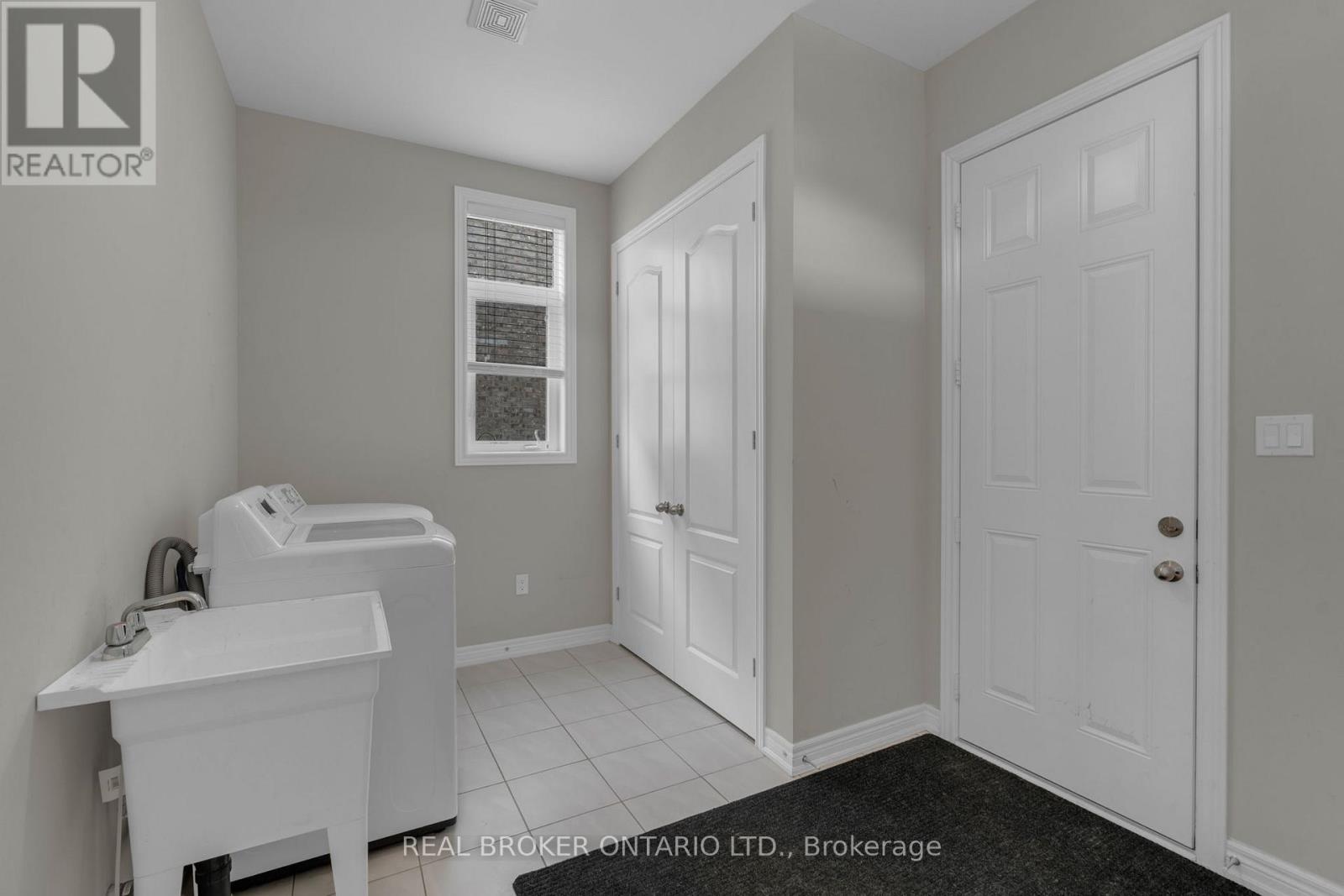 56 Redmond Crescent, Springwater, Ontario  L9X 2A2 - Photo 19 - S12920156