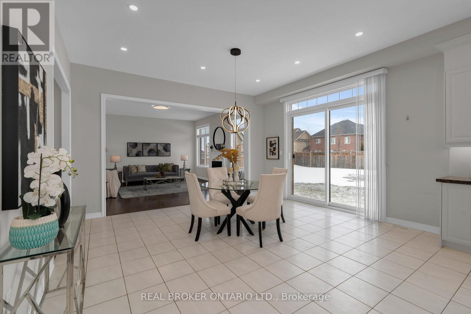 56 Redmond Crescent, Springwater, Ontario  L9X 2A2 - Photo 12 - S12920156