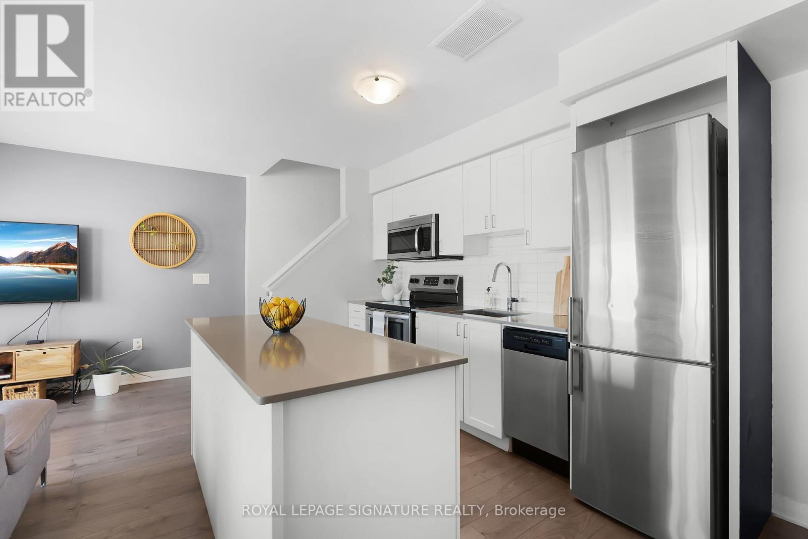 8 - 181 William Duncan Road, Toronto, Ontario  M3K 0B7 - Photo 3 - W12989570