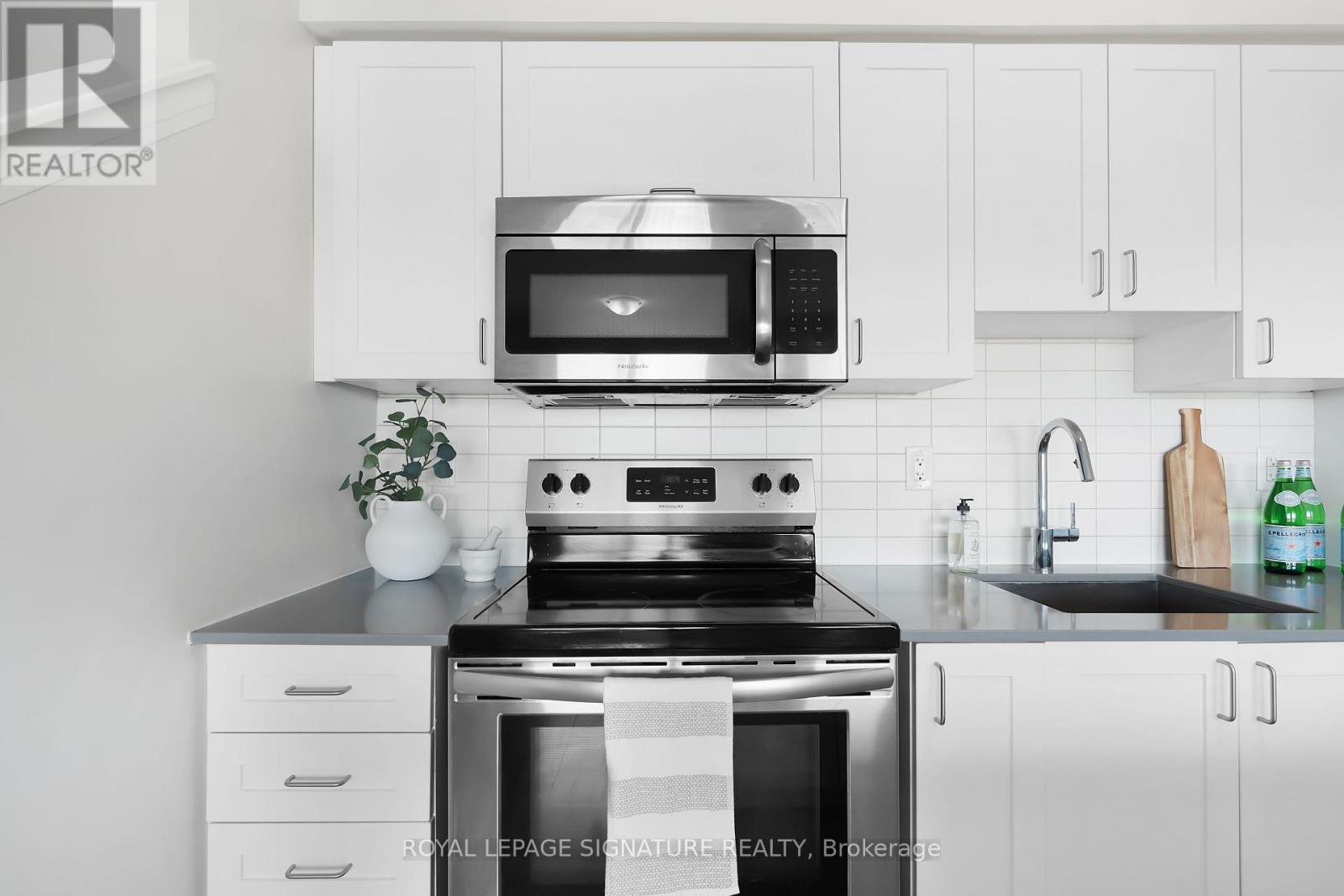 8 - 181 William Duncan Road, Toronto, Ontario  M3K 0B7 - Photo 6 - W12989570