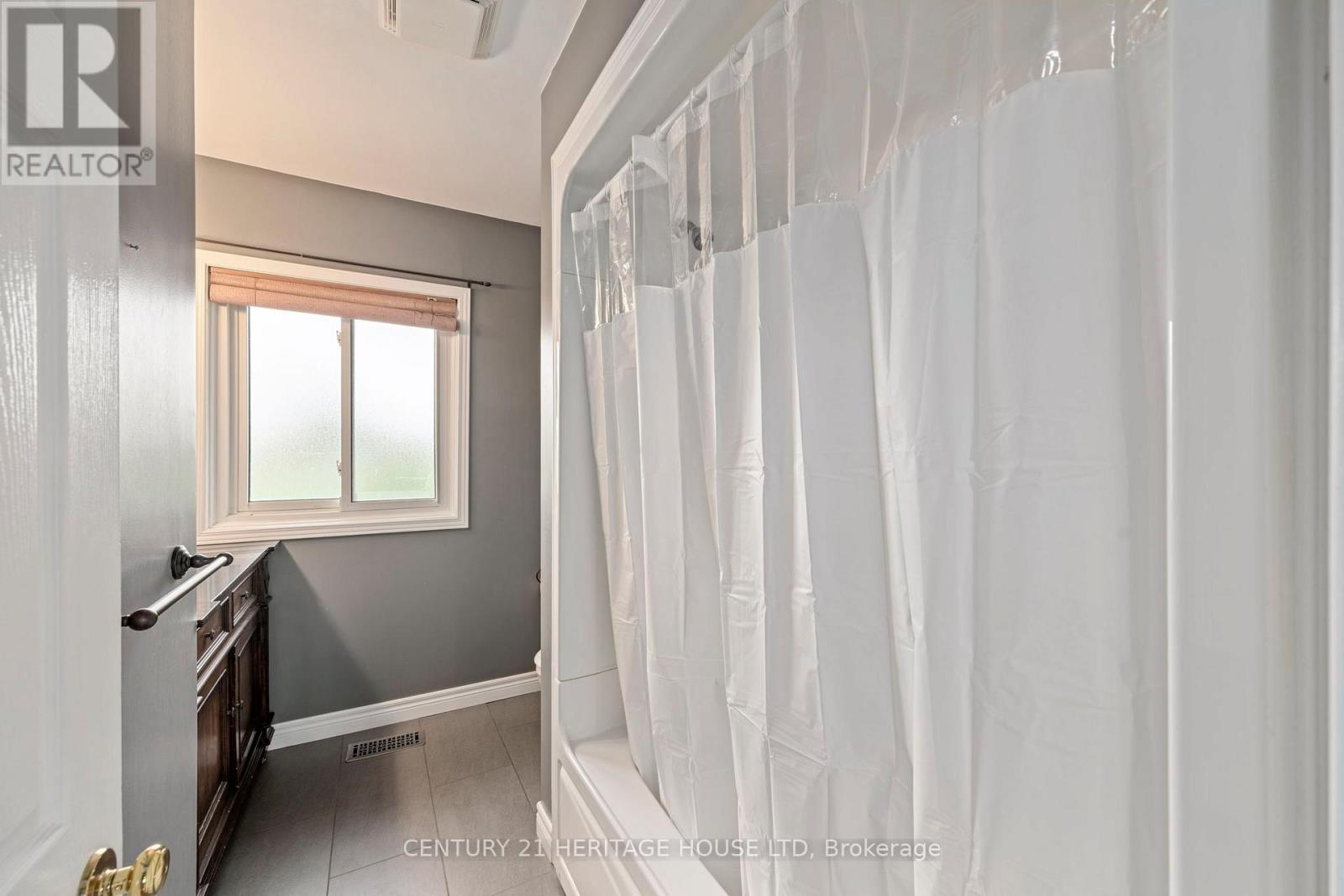 2720 Catherine Street, Thames Centre, Ontario  N0L 1G4 - Photo 13 - X12996704