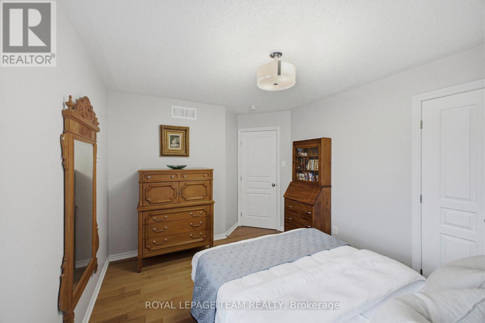 337 Sugar Pine Crescent, Ottawa, Ontario  K2M 0H6 - Photo 18 - X12899758