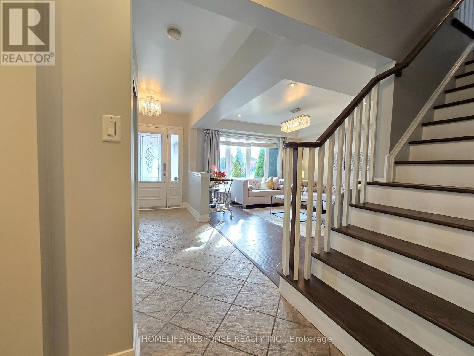 635 Scott Boulevard, Milton, Ontario  L9T 0P2 - Photo 3 - W12991480