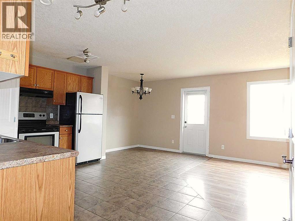 35, 6802 50 Avenue, Camrose, Alberta  T4V 5C7 - Photo 2 - A2300763