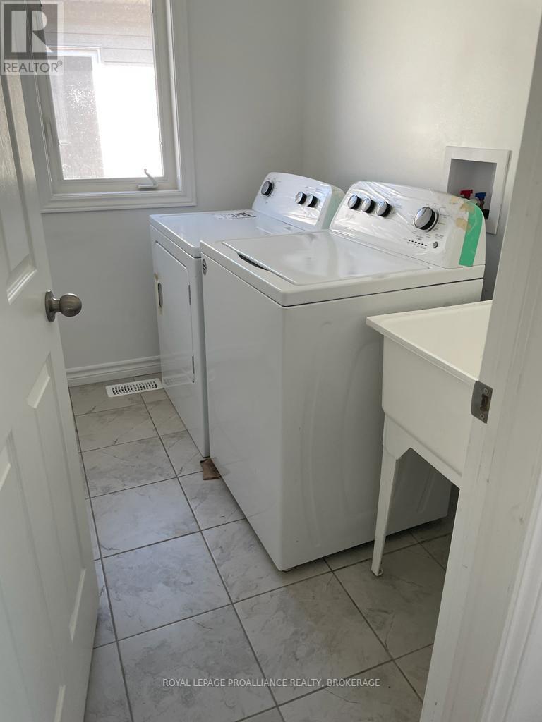 31 Brennan Crescent, Loyalist, Ontario K0H 2H0 - Photo 6 - X12997450
