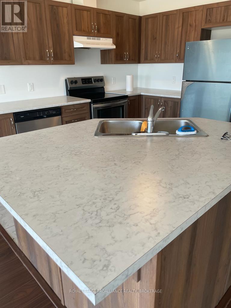 31 Brennan Crescent, Loyalist, Ontario K0H 2H0 - Photo 7 - X12997450