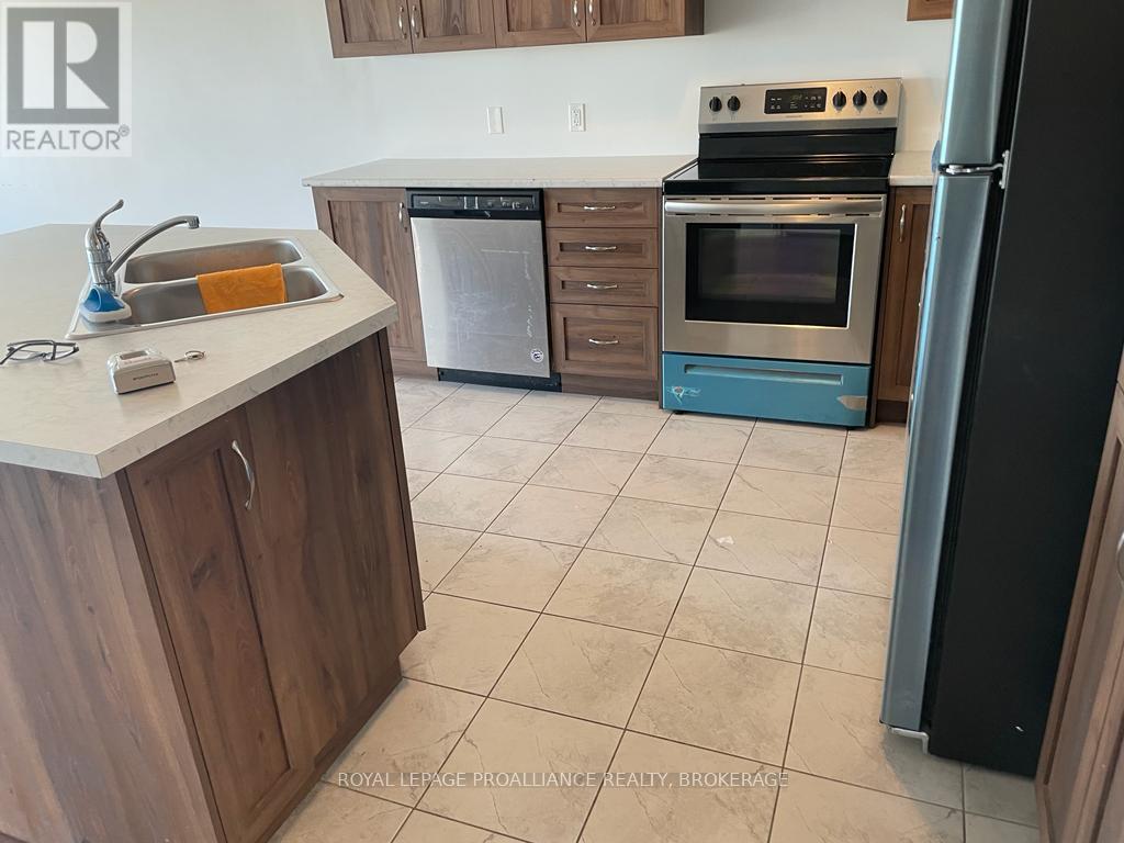 31 Brennan Crescent, Loyalist, Ontario K0H 2H0 - Photo 8 - X12997450