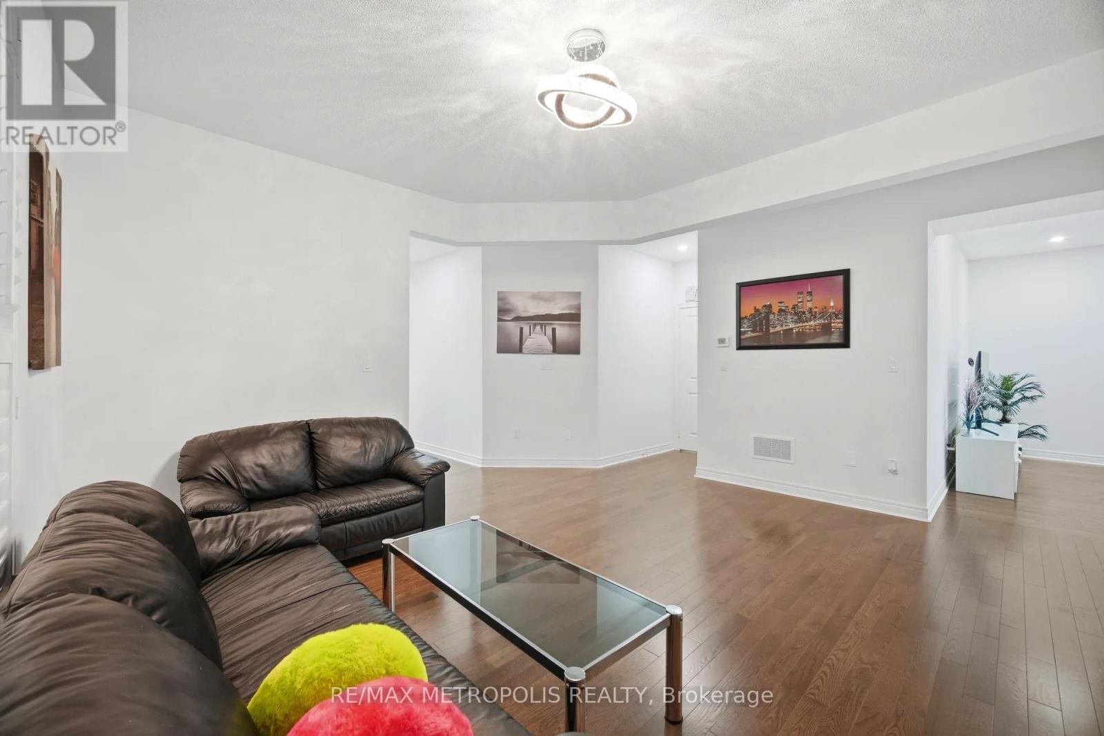 223 Inverness Way S, Bradford West Gwillimbury (Bradford), Ontario  L3Z 0W5 - Photo 10 - N12997448