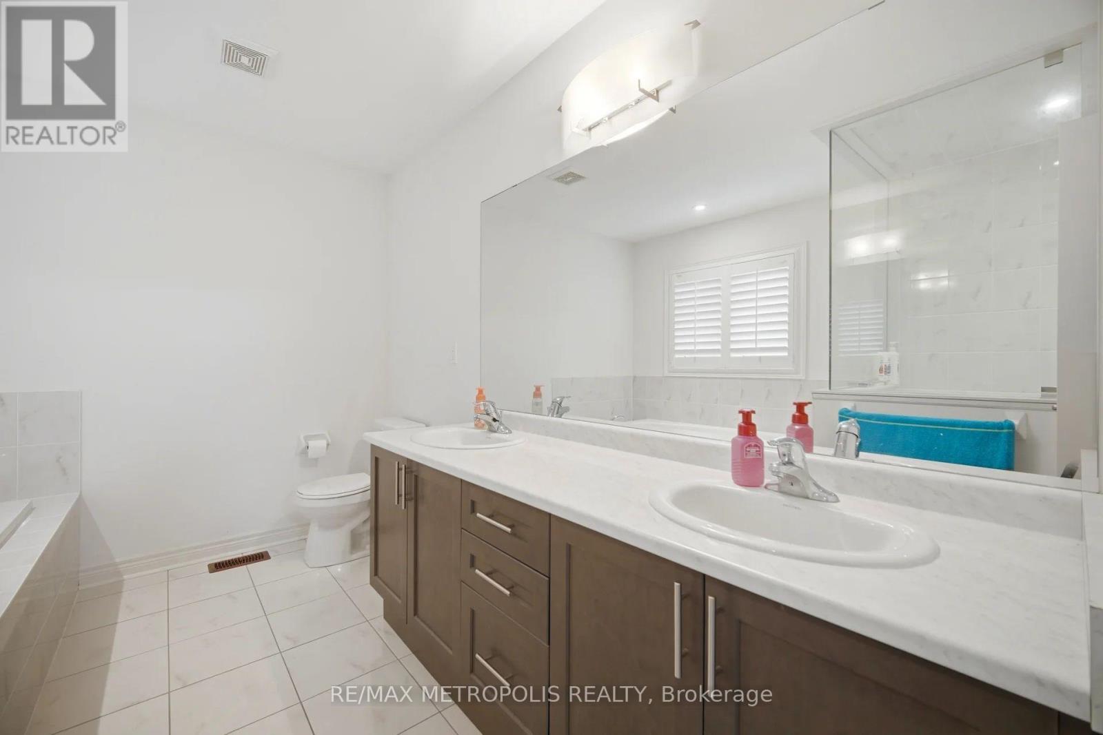 223 Inverness Way S, Bradford West Gwillimbury (Bradford), Ontario  L3Z 0W5 - Photo 30 - N12997448