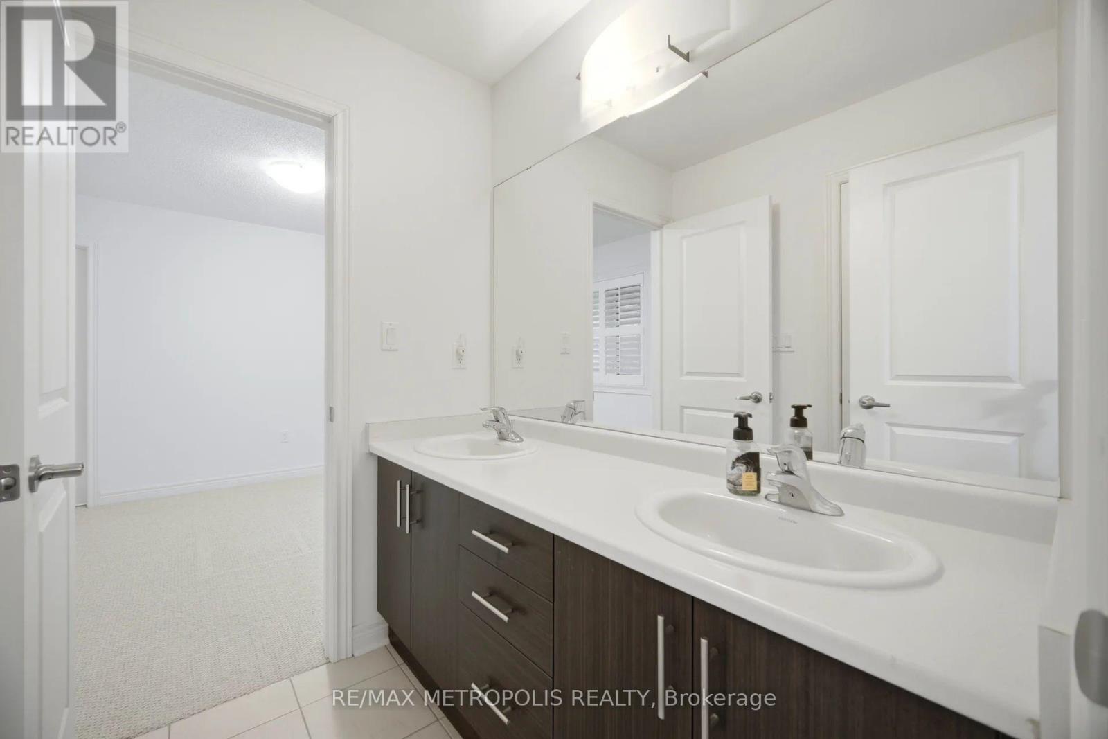 223 Inverness Way S, Bradford West Gwillimbury (Bradford), Ontario  L3Z 0W5 - Photo 42 - N12997448