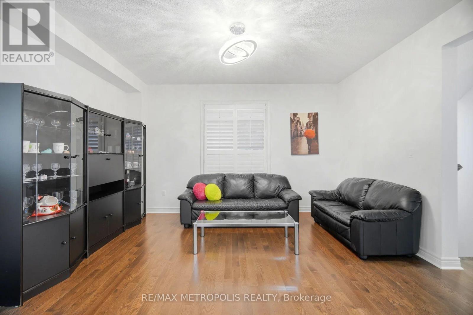 223 Inverness Way S, Bradford West Gwillimbury (Bradford), Ontario  L3Z 0W5 - Photo 9 - N12997448