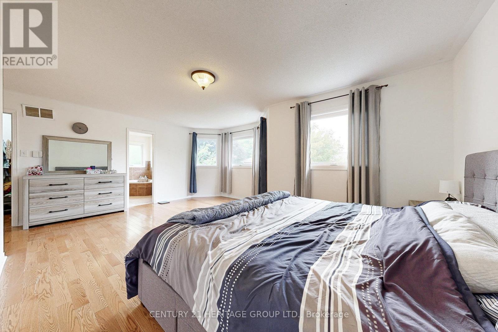 98 Charing Crescent, Aurora, Ontario  L4G 6P5 - Photo 38 - N12997552