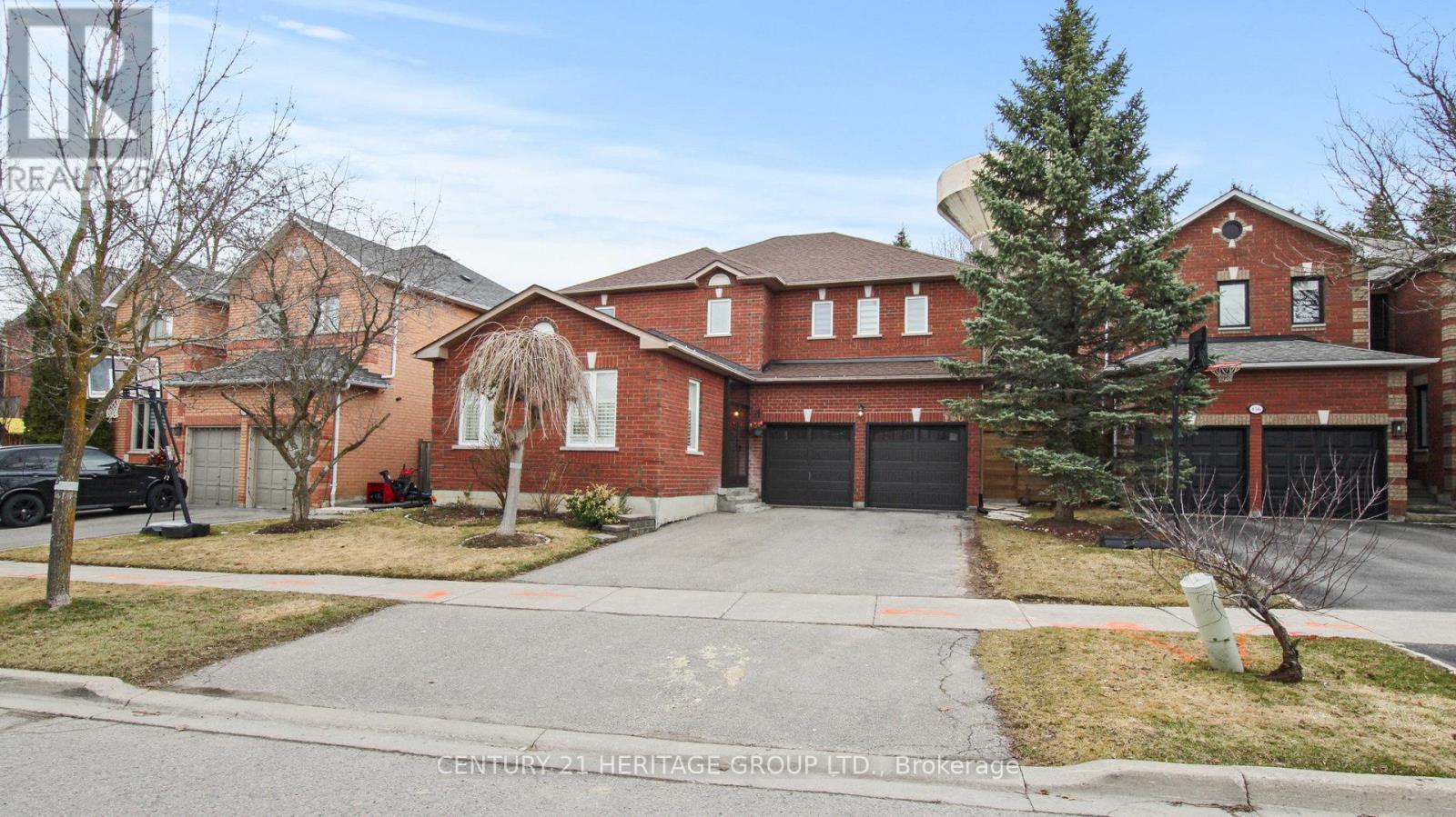 160 CARLYLE CRESCENT, Aurora, Ontario