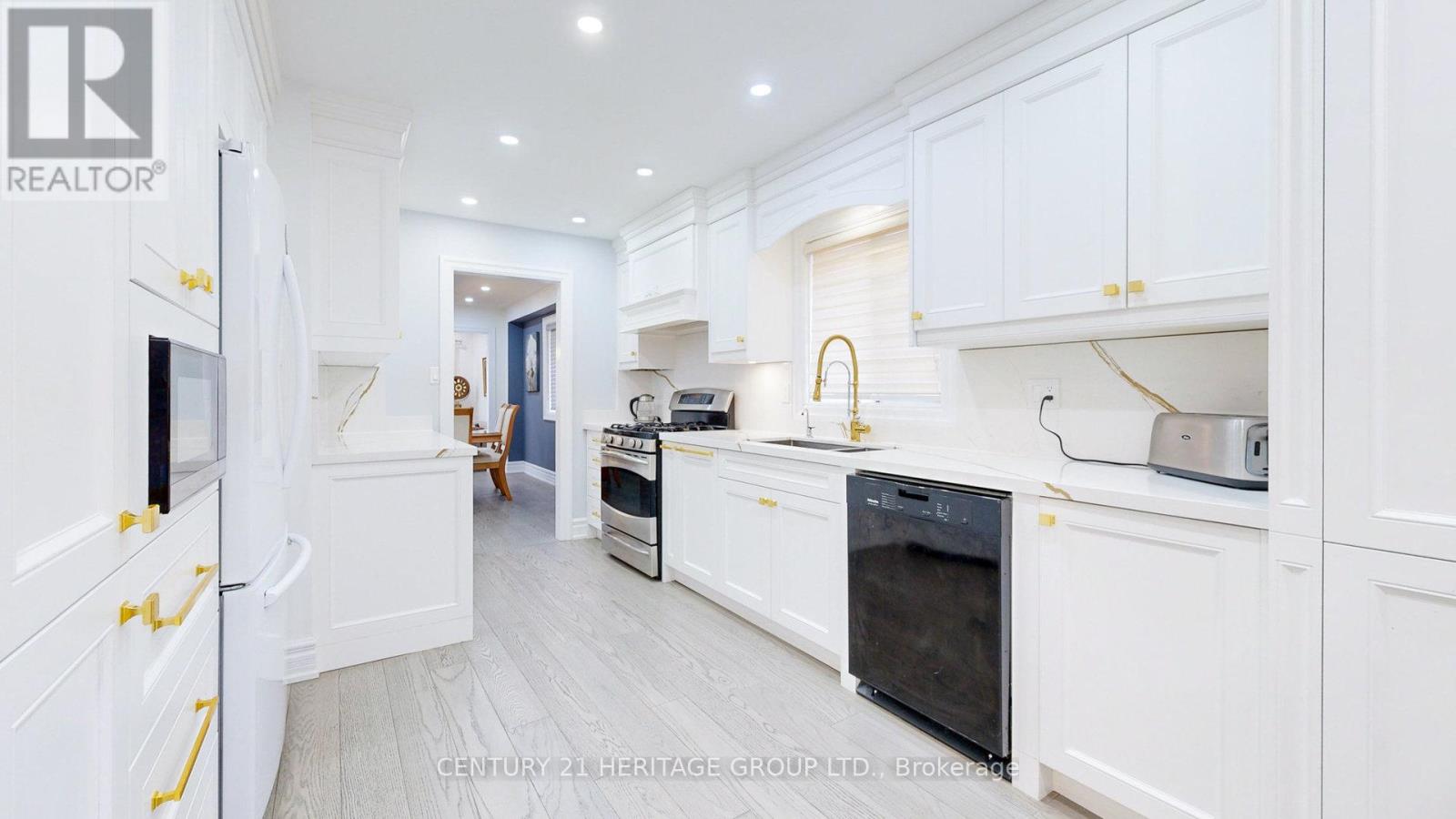 160 Carlyle Crescent, Aurora, Ontario  L4G 6P8 - Photo 10 - N12997604