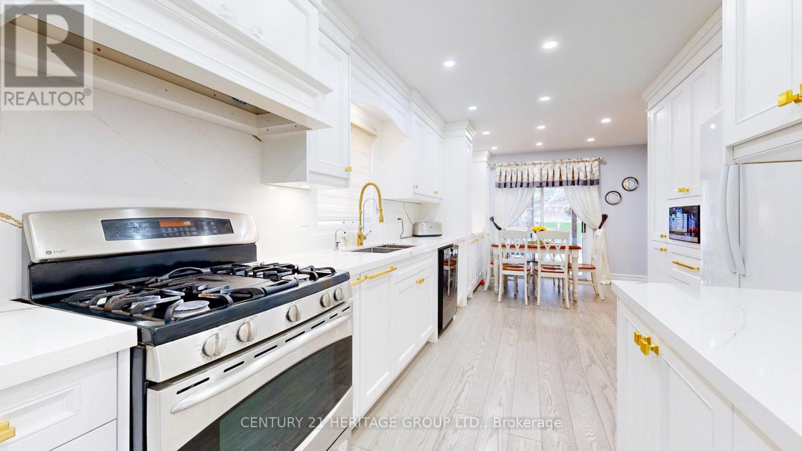 160 Carlyle Crescent, Aurora, Ontario  L4G 6P8 - Photo 11 - N12997604